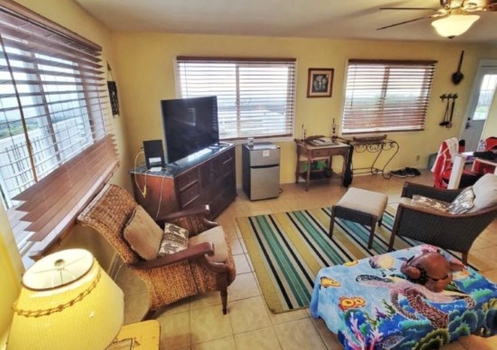 Photo of Livingroom in Kona Gardens Estates