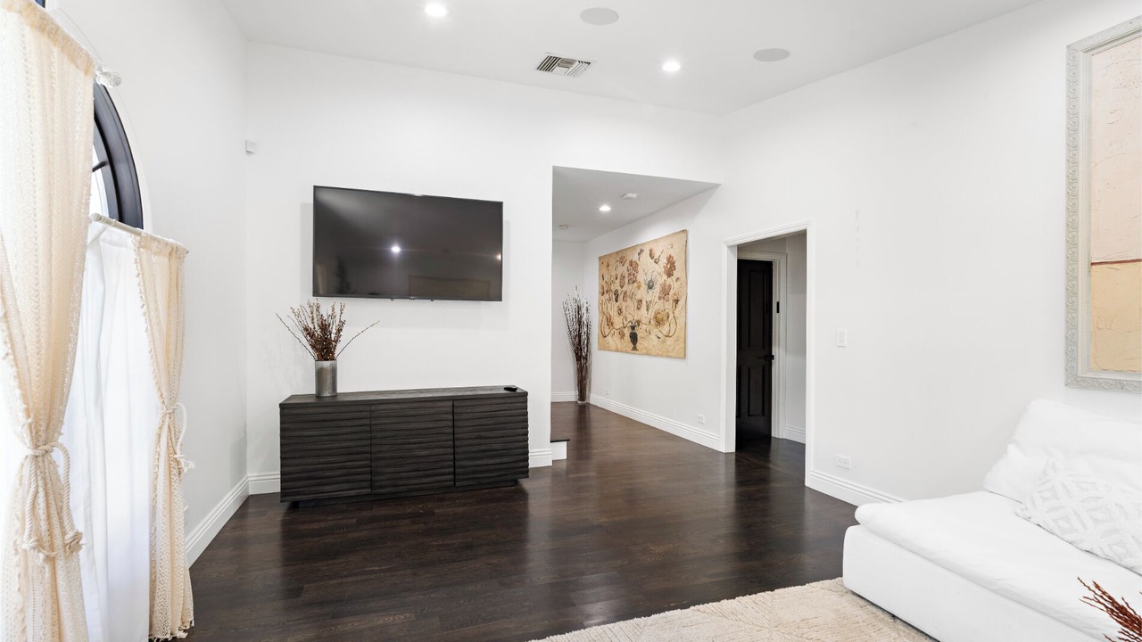 Photo of Livingroom in Beverly Glen