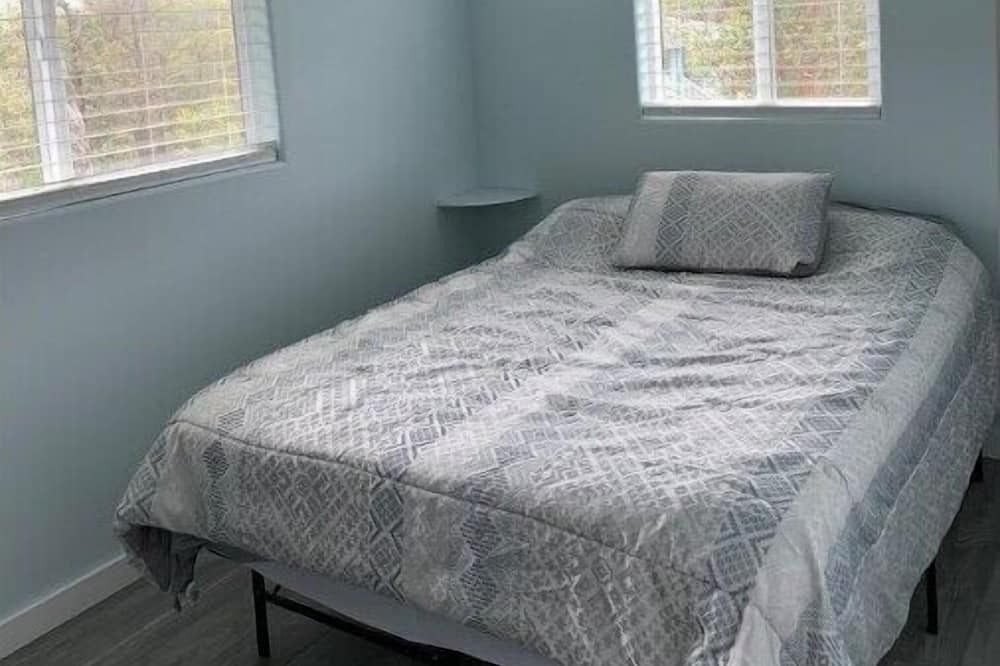 Photo of Bedroom in Eden Roc
