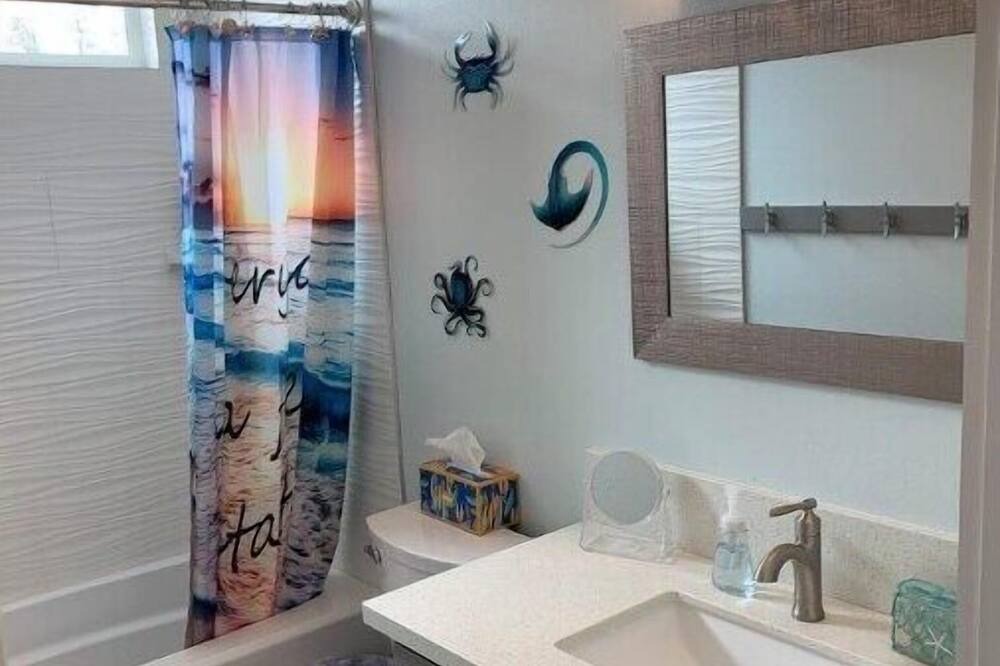 Photo of Bathroom in Eden Roc