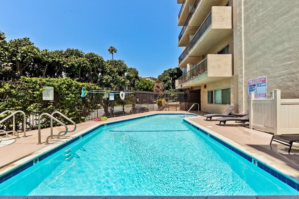 Photo of Outdoor in Sawtelle