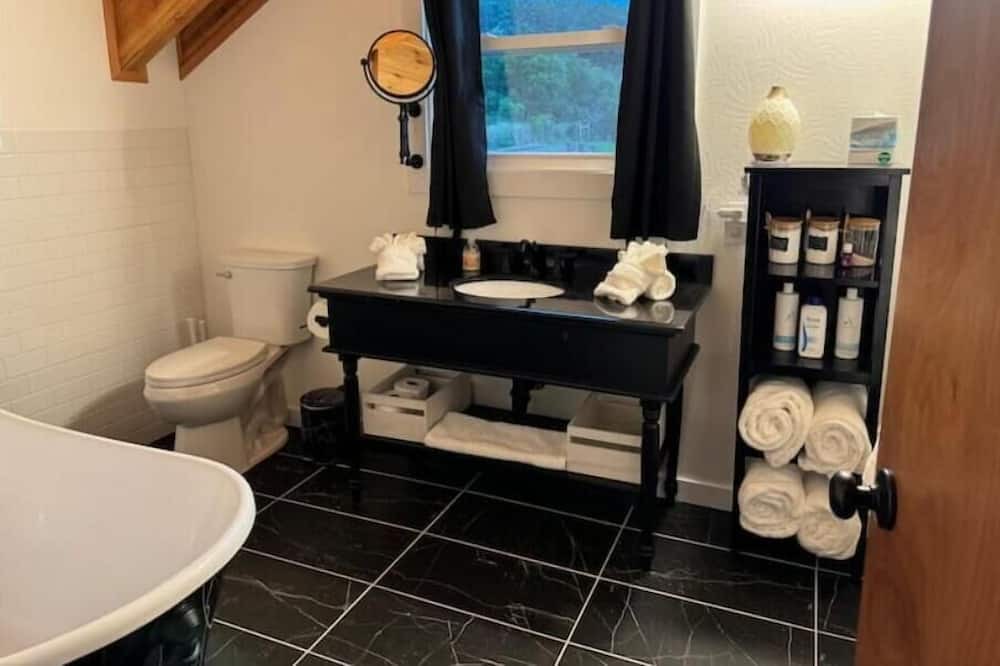 Photo of Bathroom in Kukuihaele