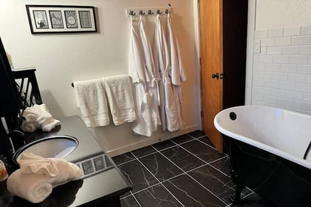 Photo of Bathroom in Kukuihaele