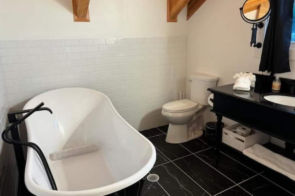 Photo of Bathroom in Kukuihaele