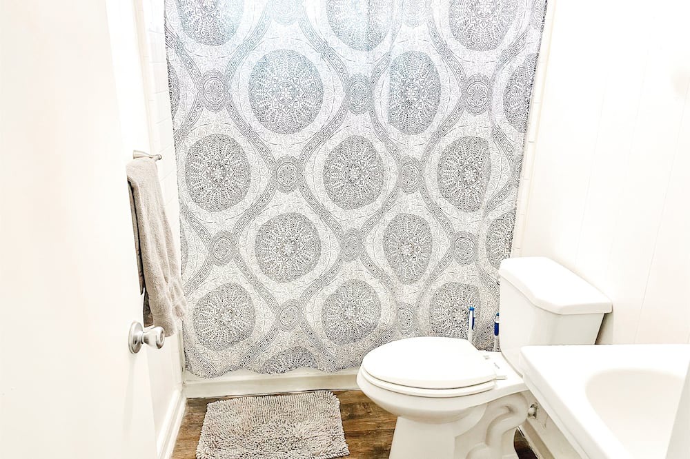 Photo of Bathroom in Punaluu