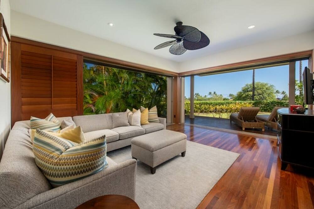 Photo of Livingroom in Kaupulehu