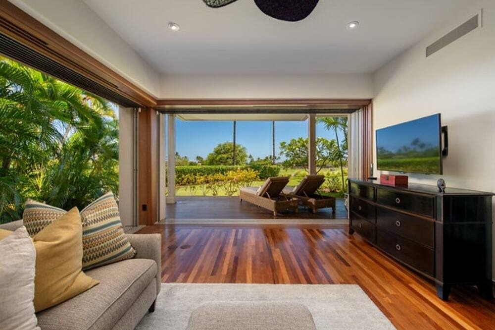 Photo of Livingroom in Kaupulehu