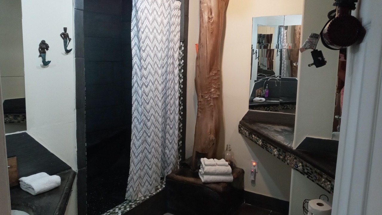 Photo of Bathroom in Volcano