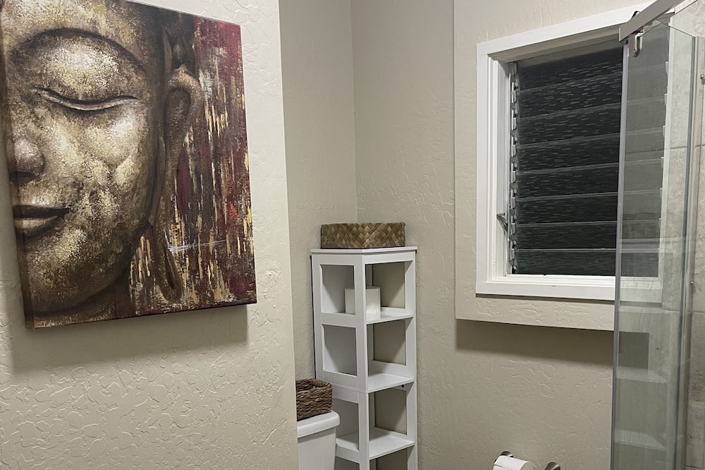 Photo of Bathroom in Honokaa