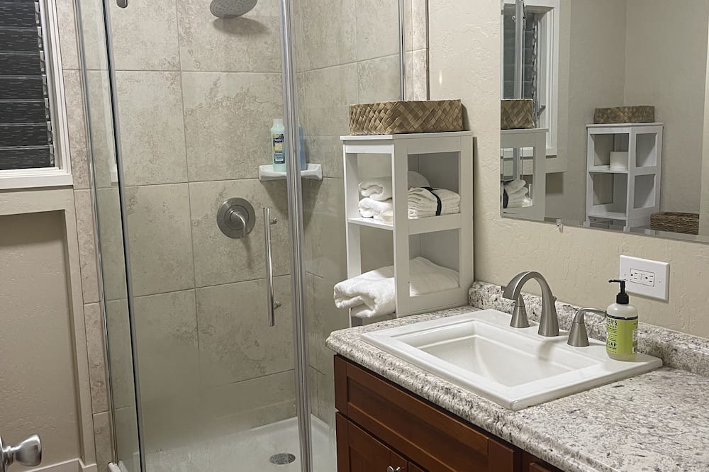 Photo of Bathroom in Honokaa