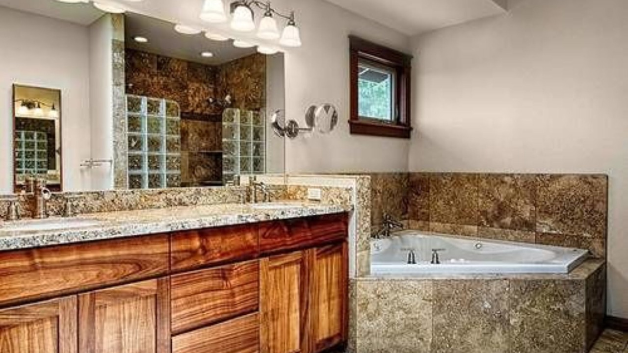 Photo of Bathroom in Honaunau-Napoopoo