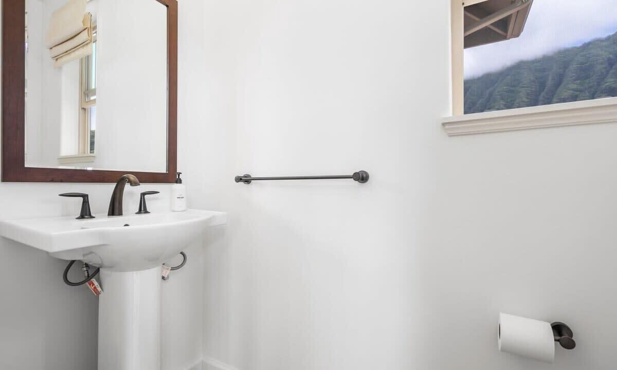 Photo of Bathroom in Makaha Valley