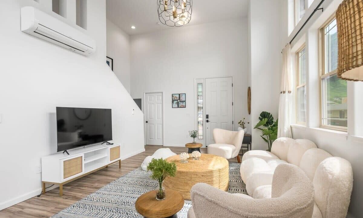 Photo of Livingroom in Makaha Valley