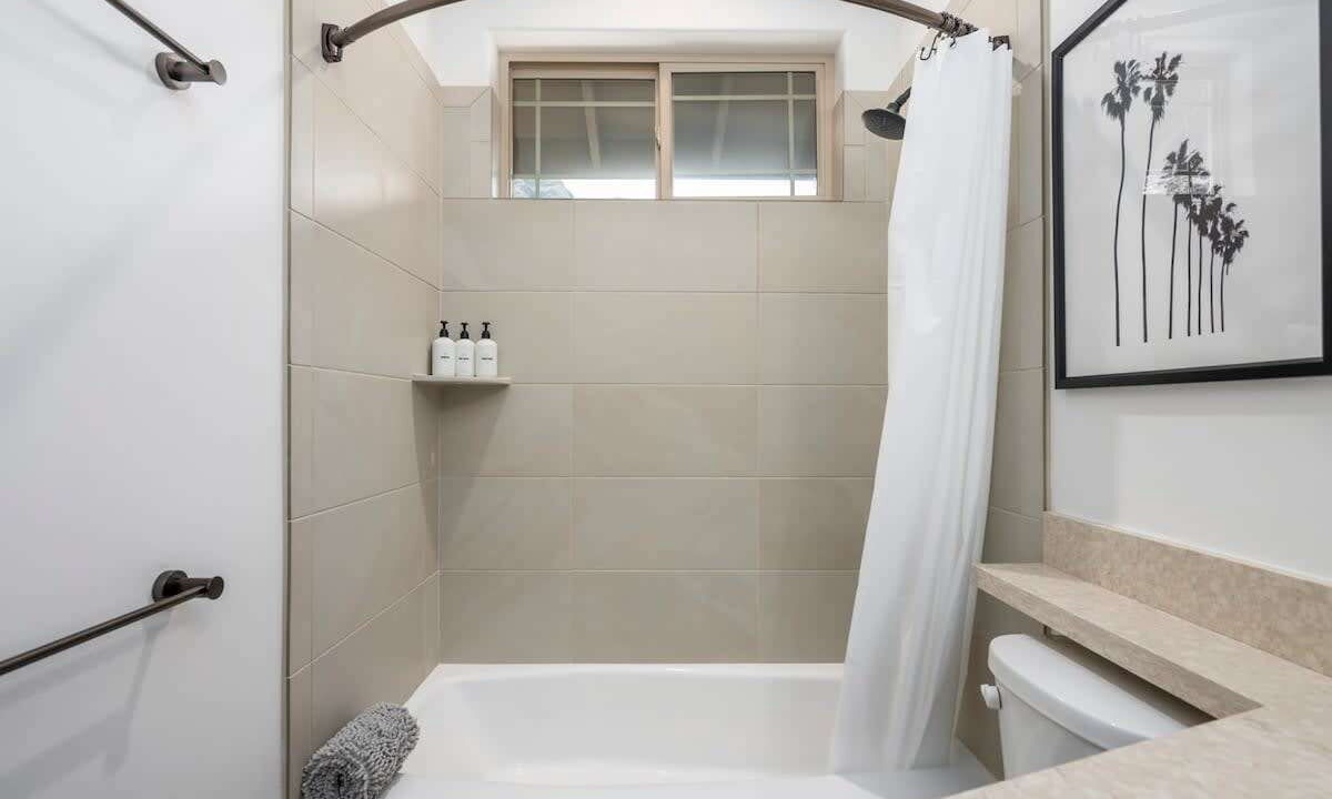 Photo of Bathroom in Makaha Valley