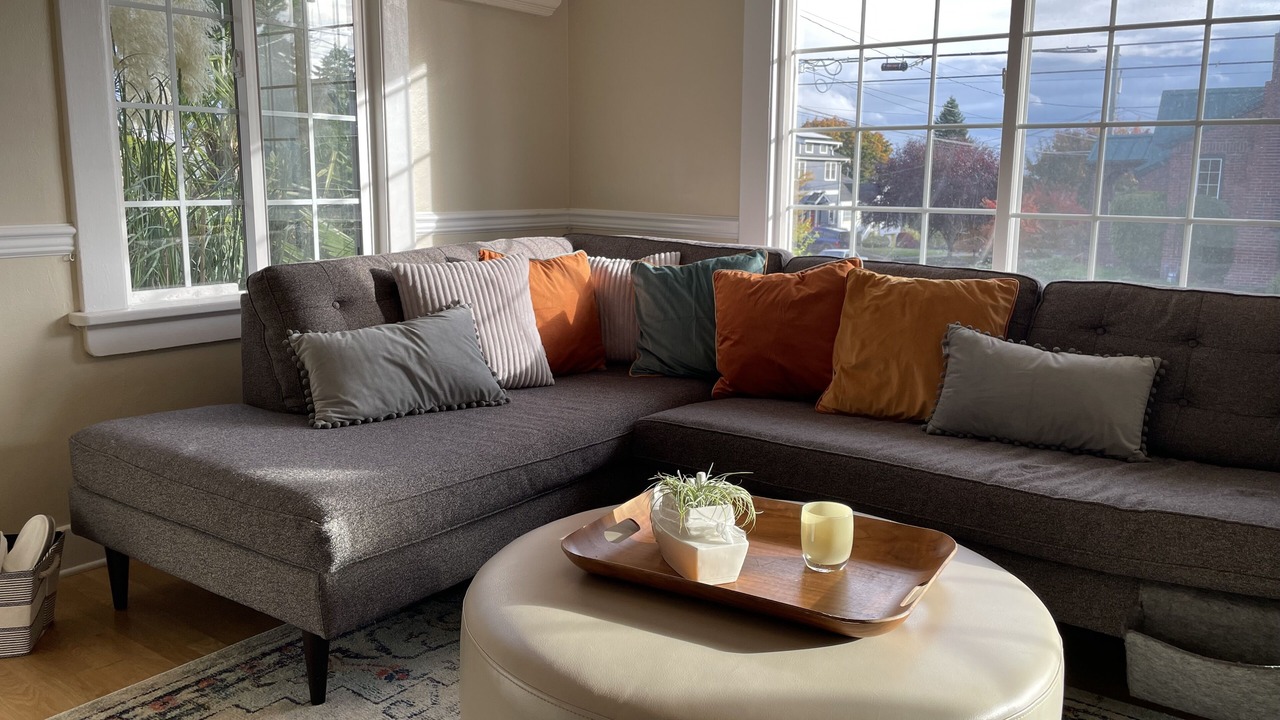 Photo of Livingroom in Loyal Heights
