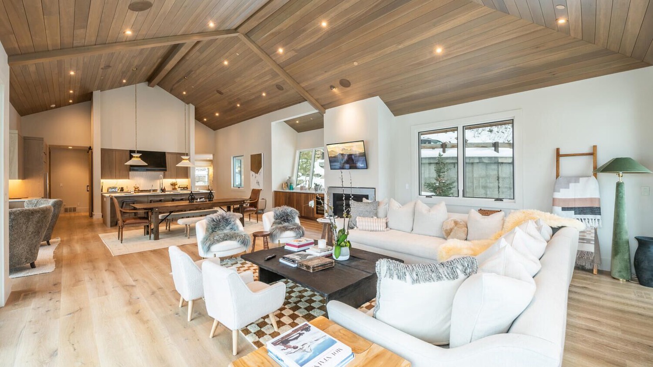 Photo of Livingroom in Empire Pass