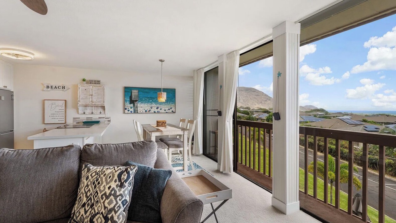 Photo of Livingroom in Makaha Valley
