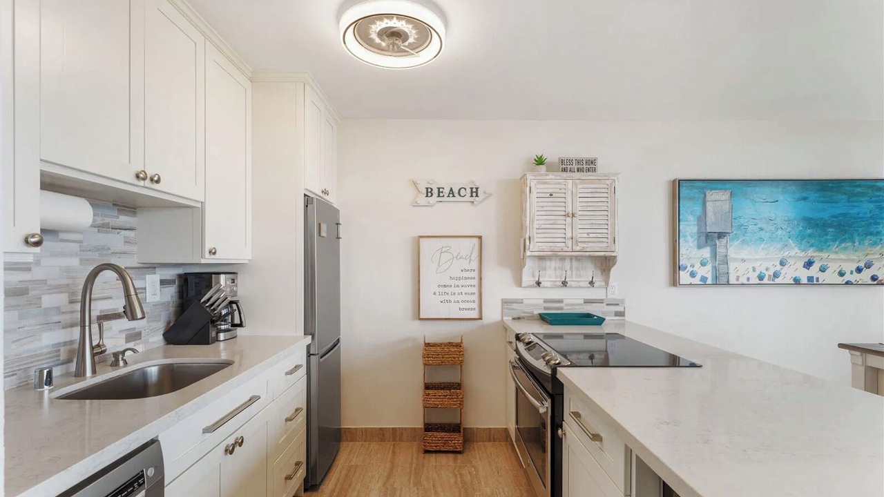 Photo of Kitchen in Makaha Valley