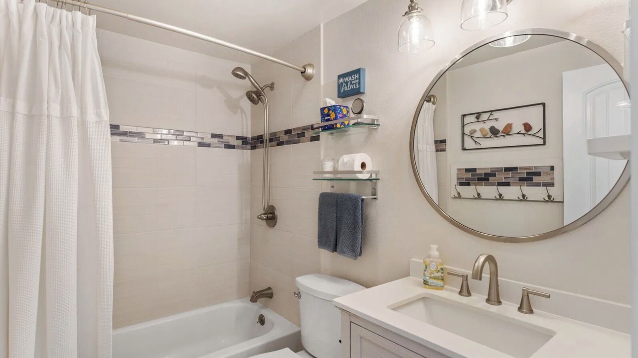 Photo of Bathroom in Makaha Valley