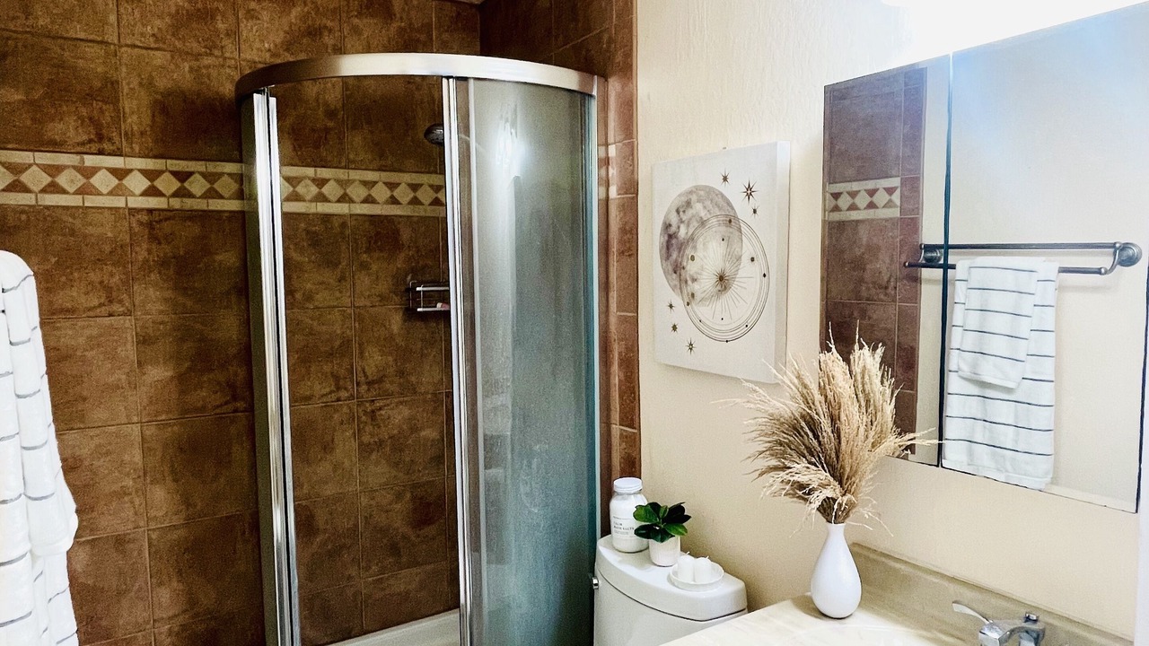 Photo of Bathroom in Makaha Valley