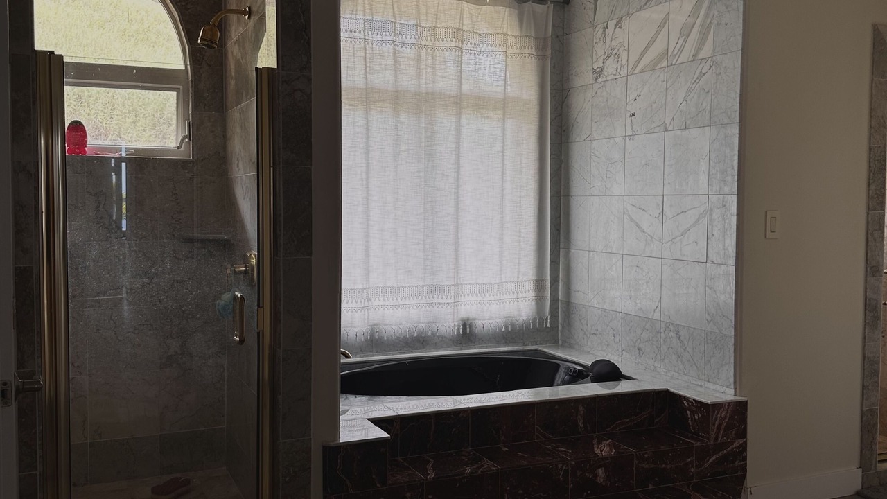 Photo of Bathroom in Wailuku