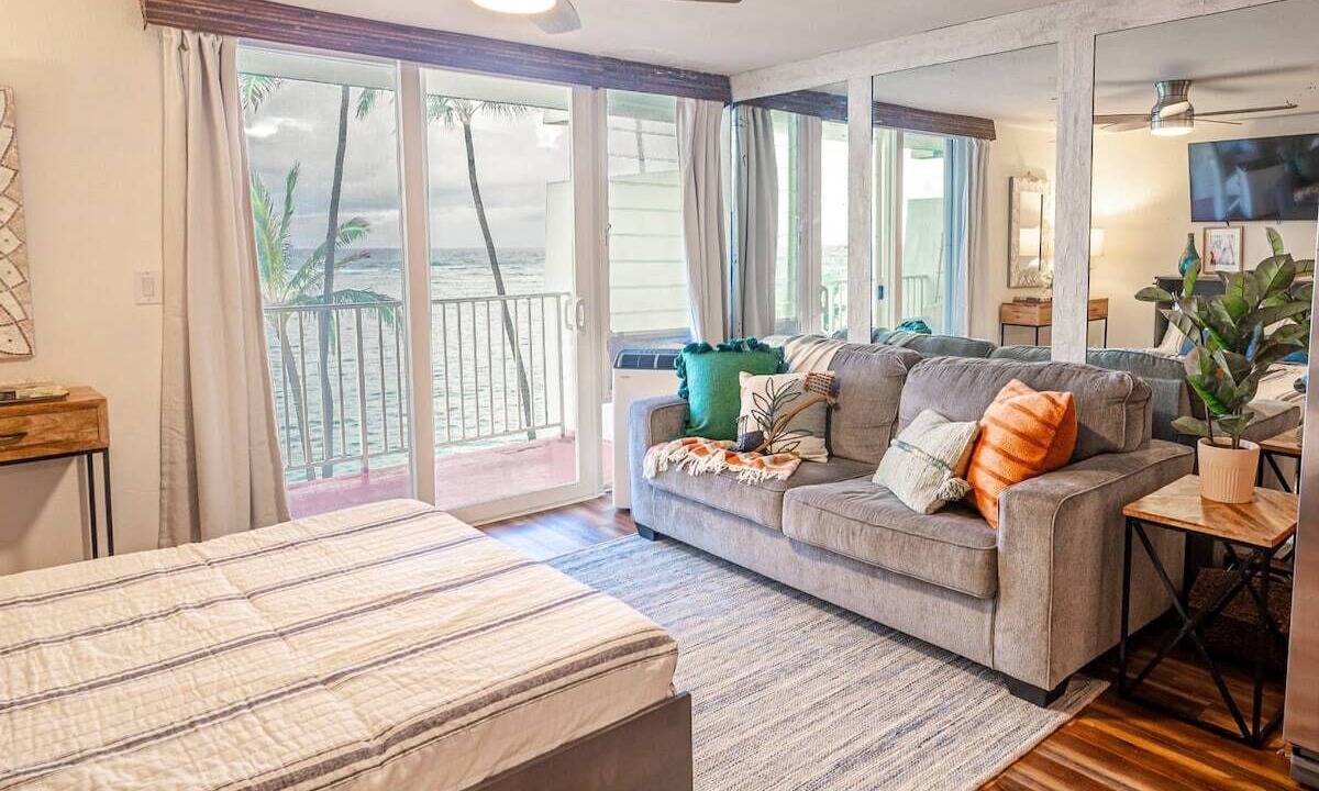 Photo of Livingroom in Punaluu
