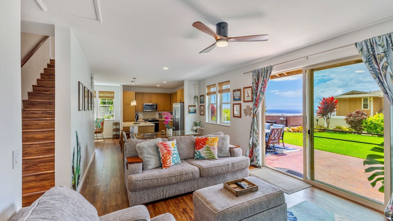 Photo of Livingroom in Makaha Valley