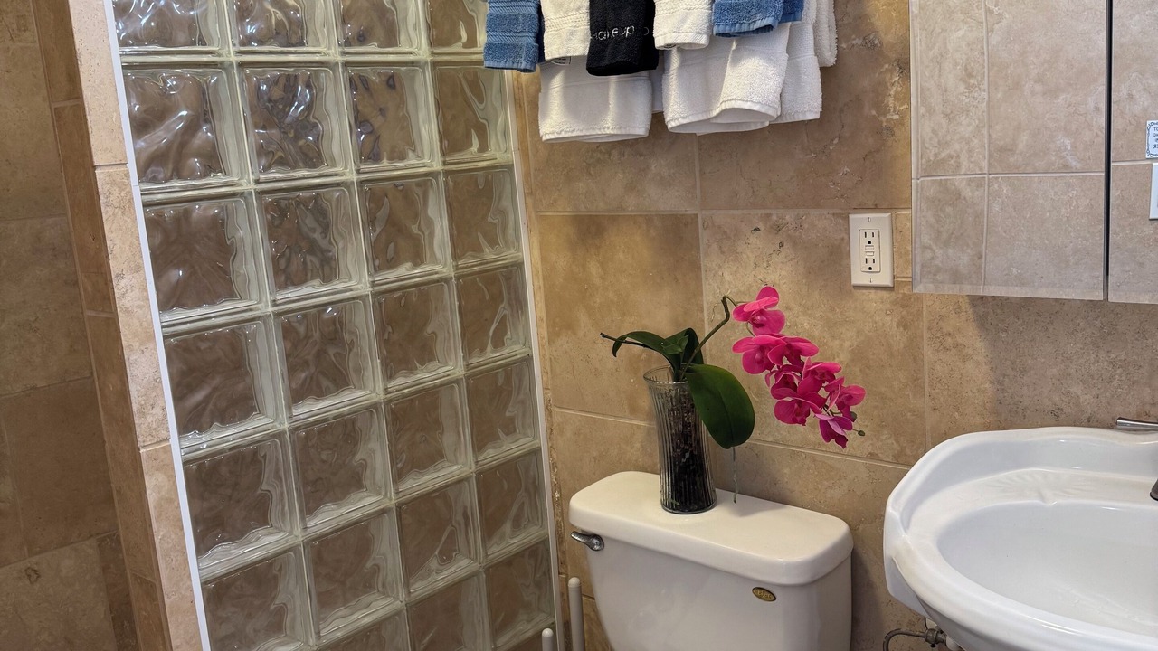 Photo of Bathroom in Kehena Beach Estates