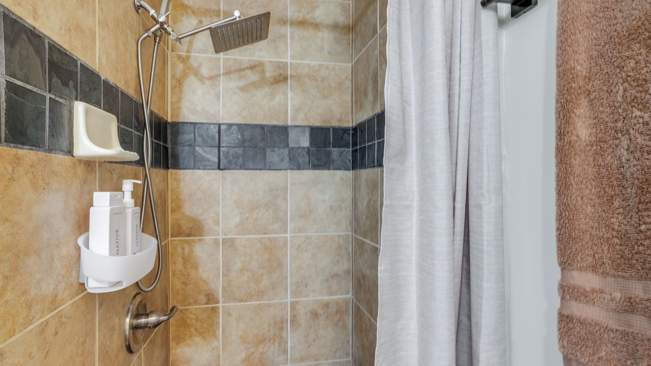 Photo of Bathroom in Diamond Head - Kapahulu - St. Louis