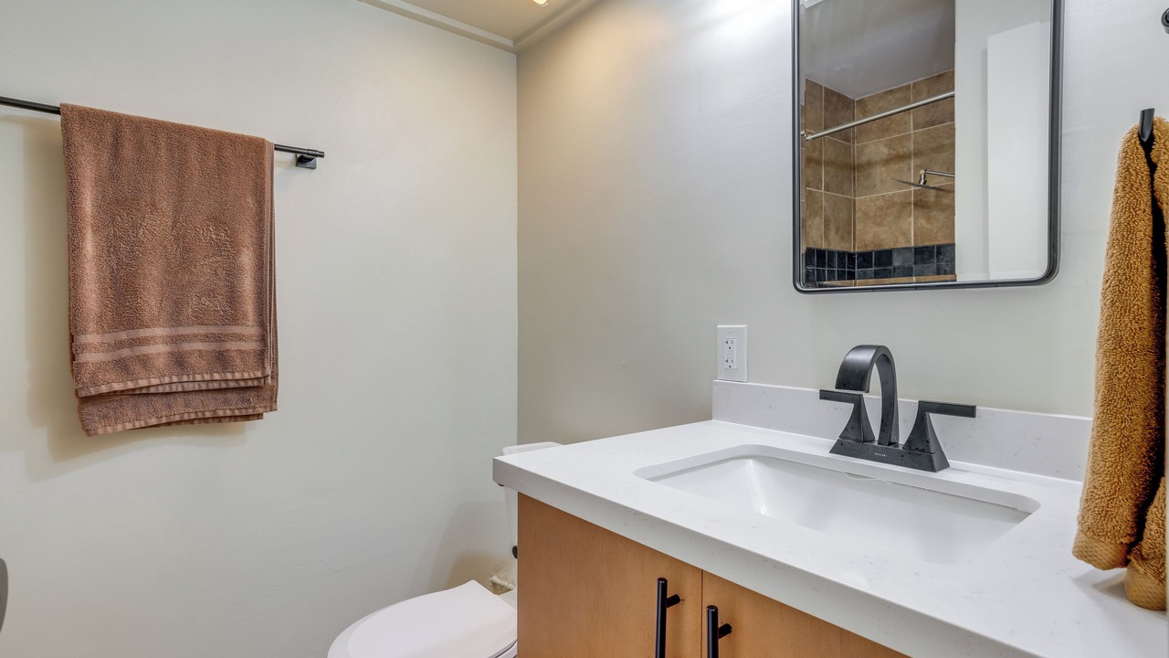 Photo of Bathroom in Diamond Head - Kapahulu - St. Louis