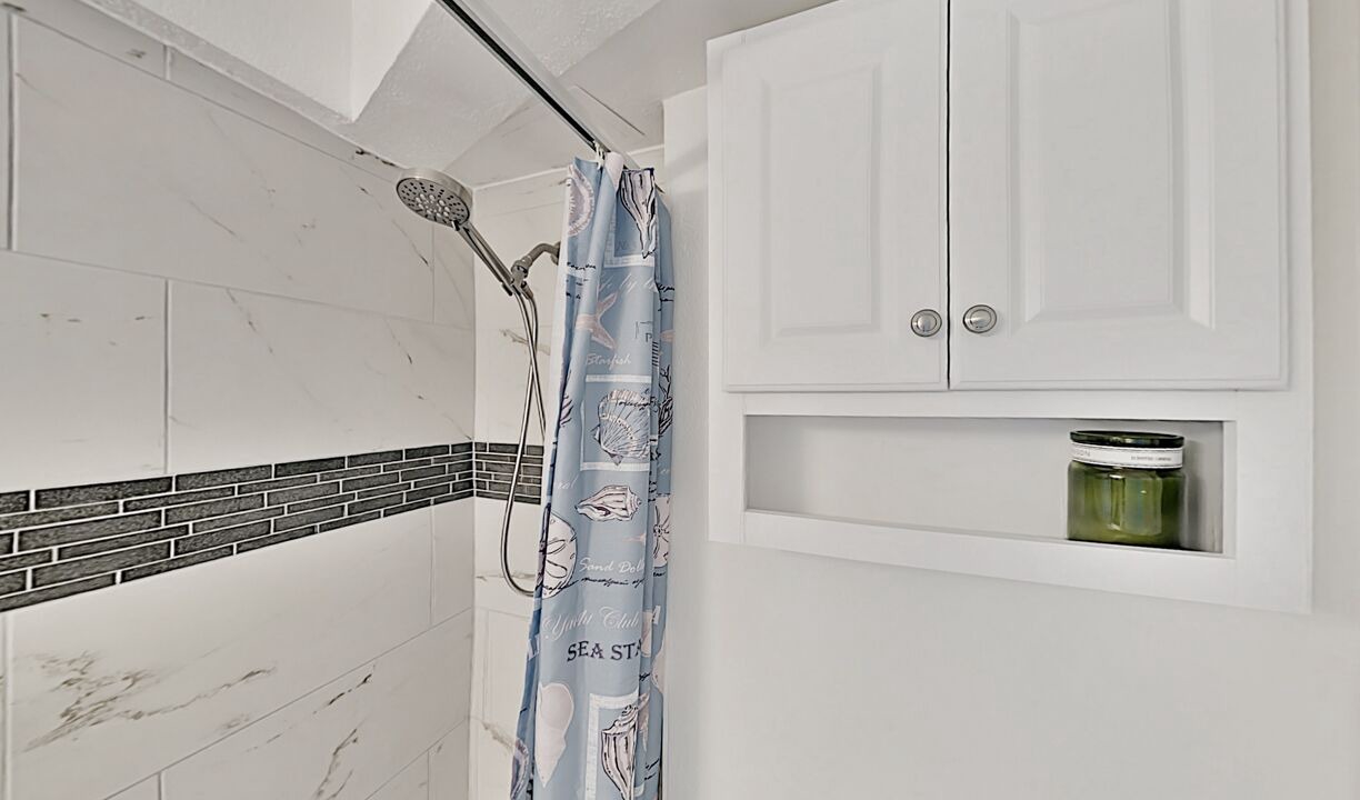 Photo of Bathroom in McCully - Moiliili