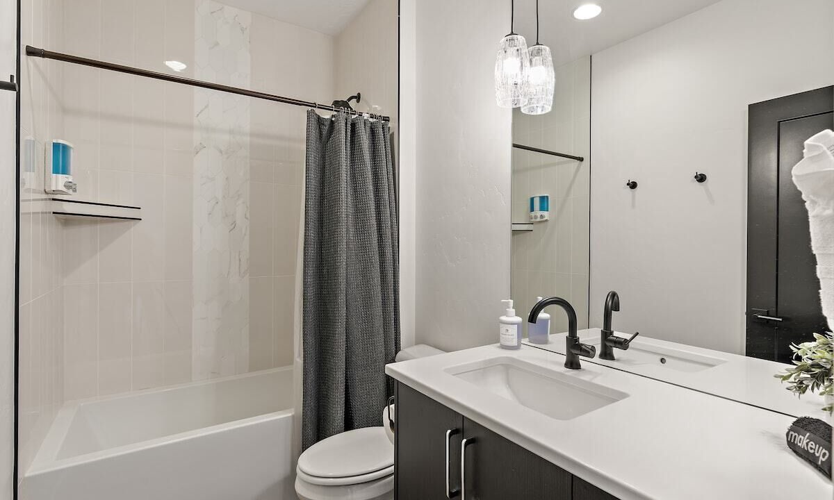Photo of Bathroom in Garden City