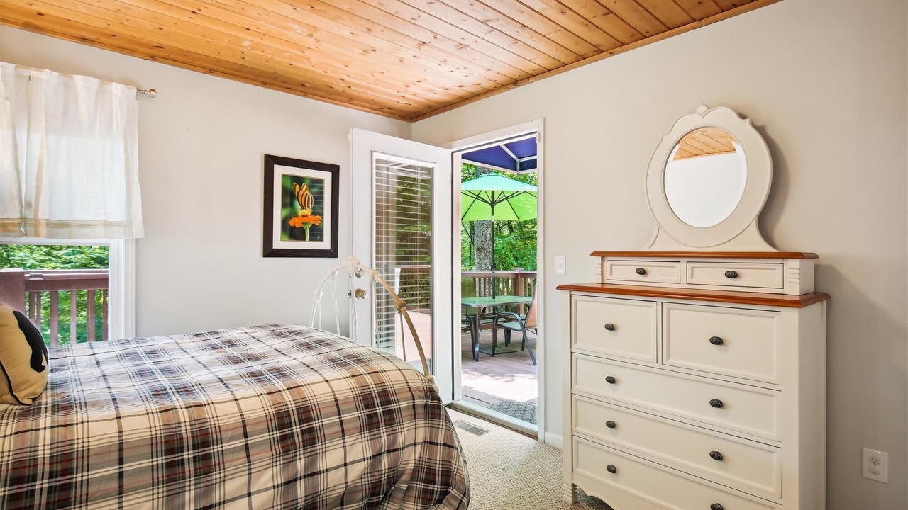 Photo of Bedroom in Weaverville