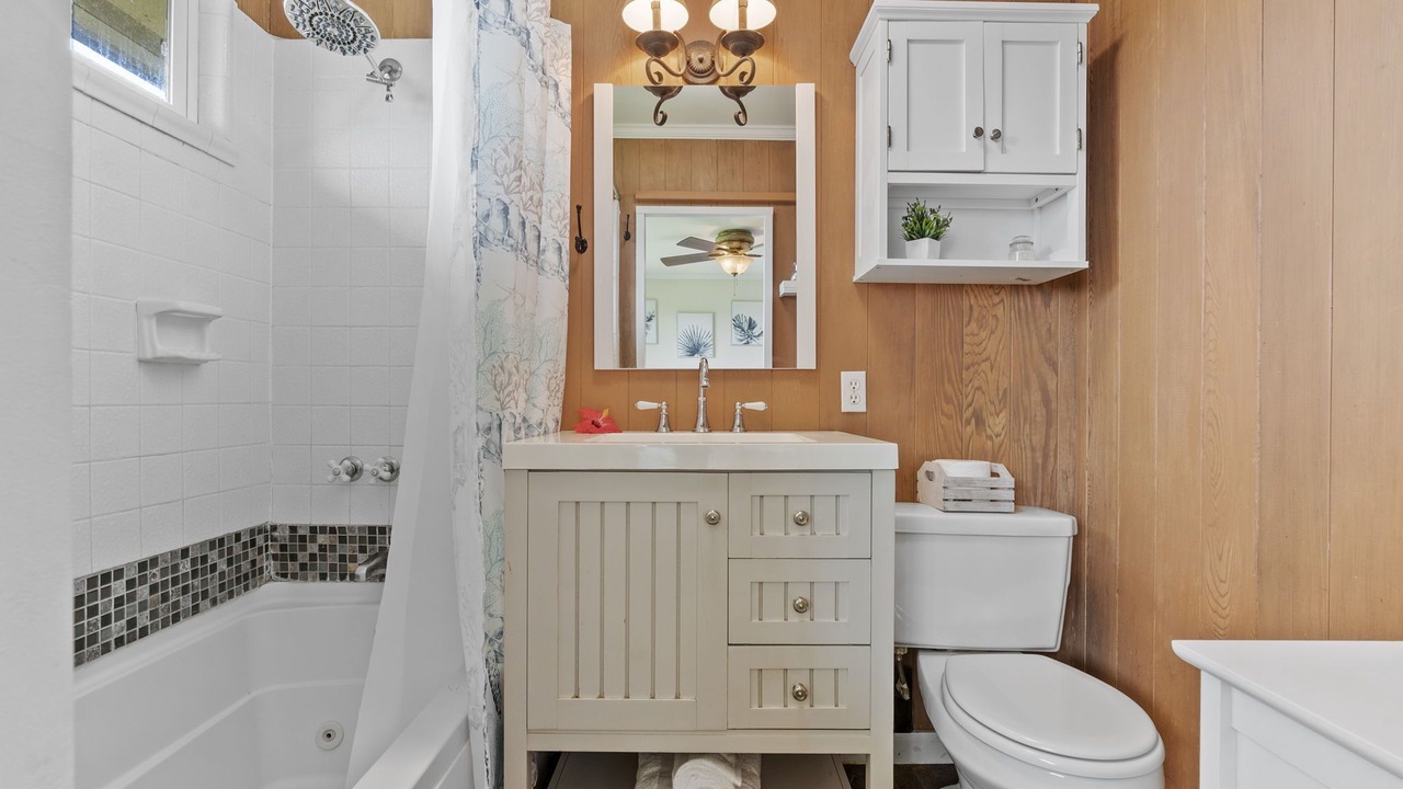 Photo of Bathroom in Punaluu