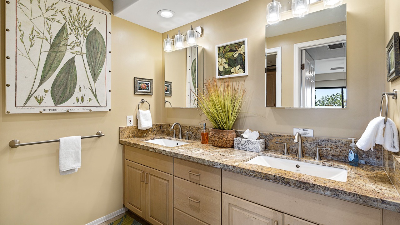Photo of Bathroom in Waikoloa
