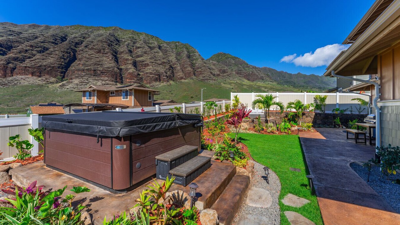 Photo of Outdoor in Makaha Valley