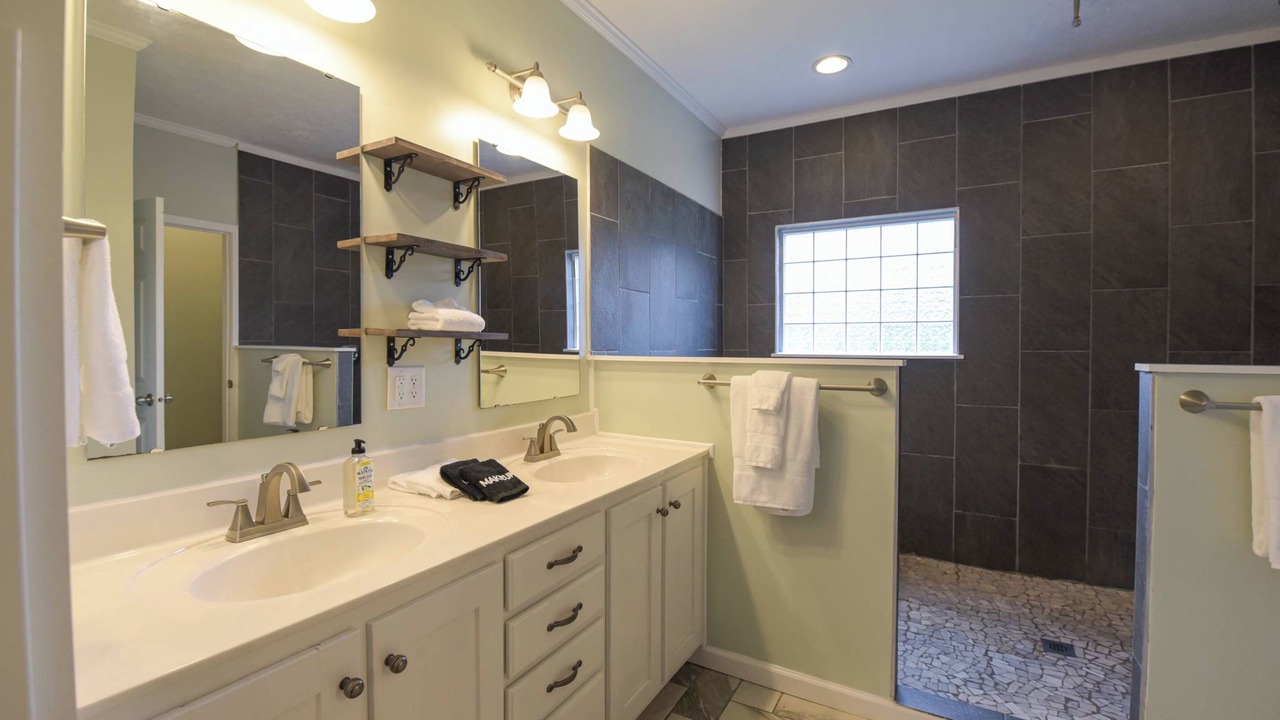 Photo of Bathroom in Arden