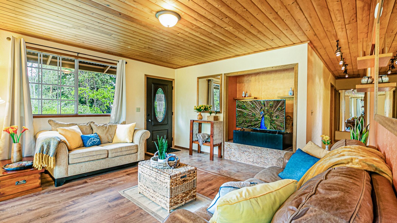 Photo of Livingroom in Royal Hawaiian Estates