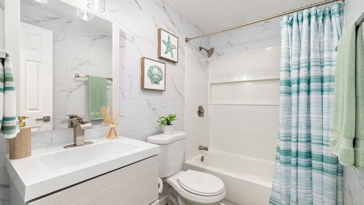 Photo of Bathroom in Makaha Valley