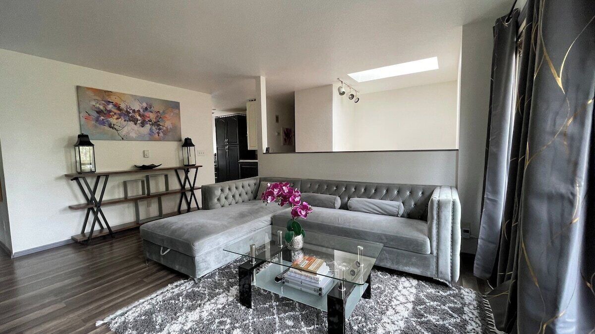 Photo of Livingroom in North City