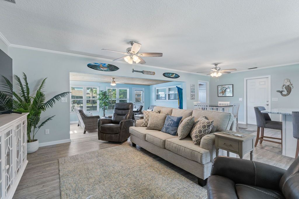 Photo of Livingroom in Indian Waters