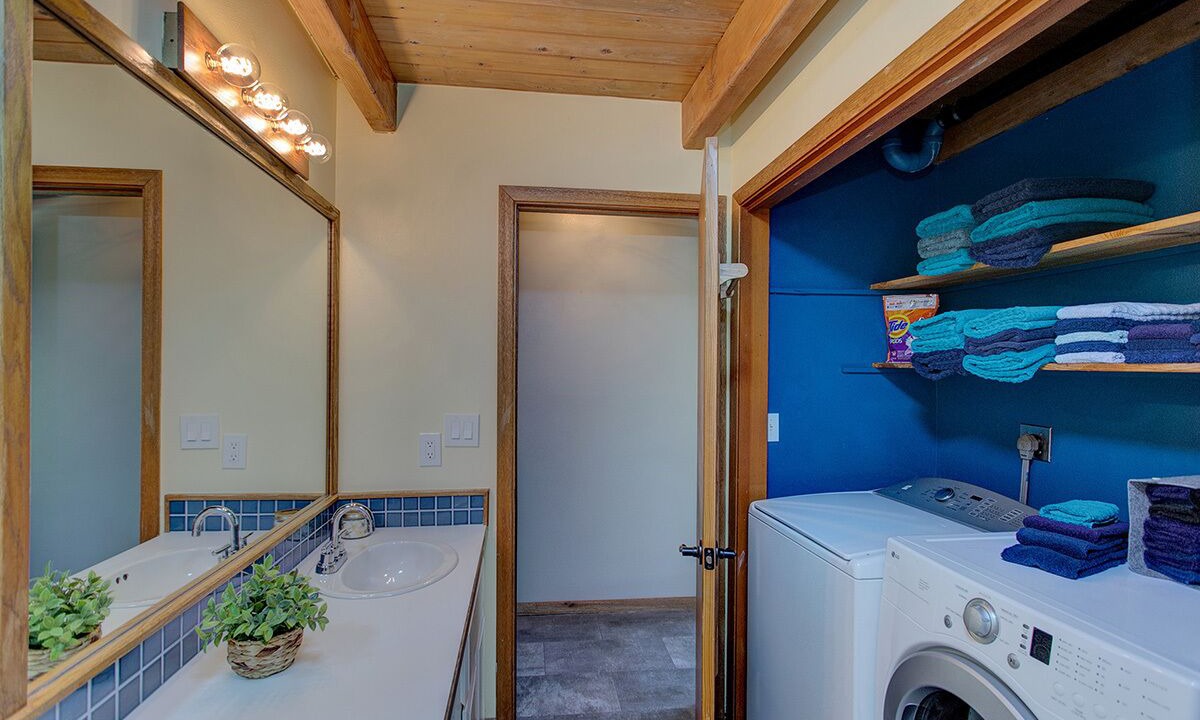 Photo of Bathroom in Royal Hawaiian Estates