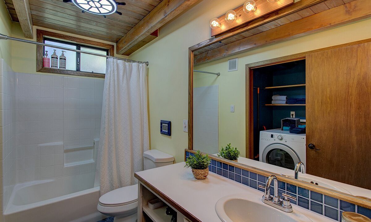 Photo of Bathroom in Royal Hawaiian Estates