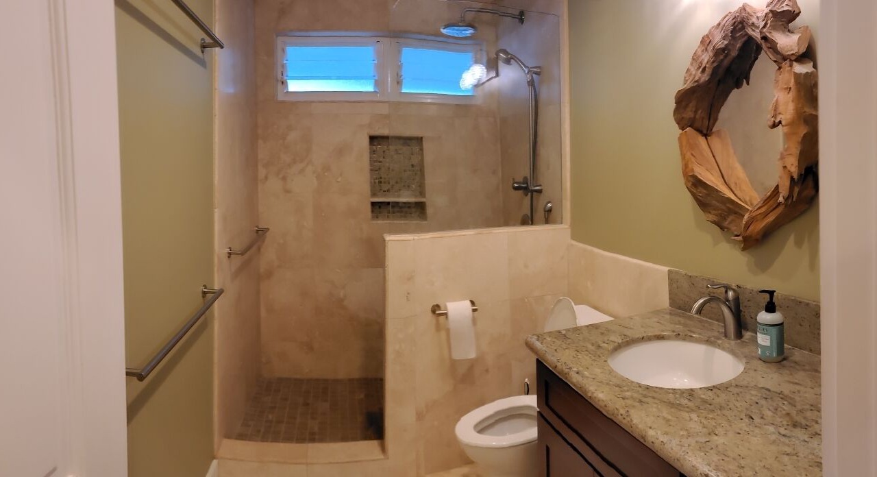 Photo of Bathroom in Punaluu