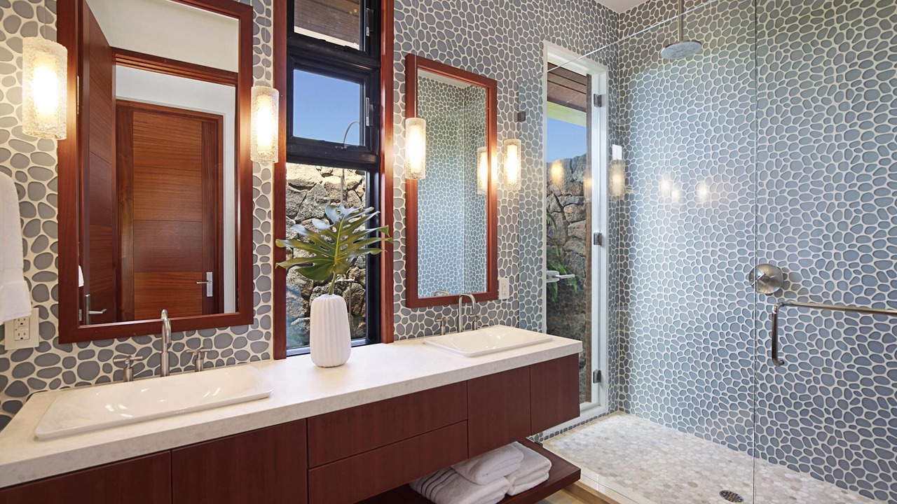 Photo of Bathroom in Poipu