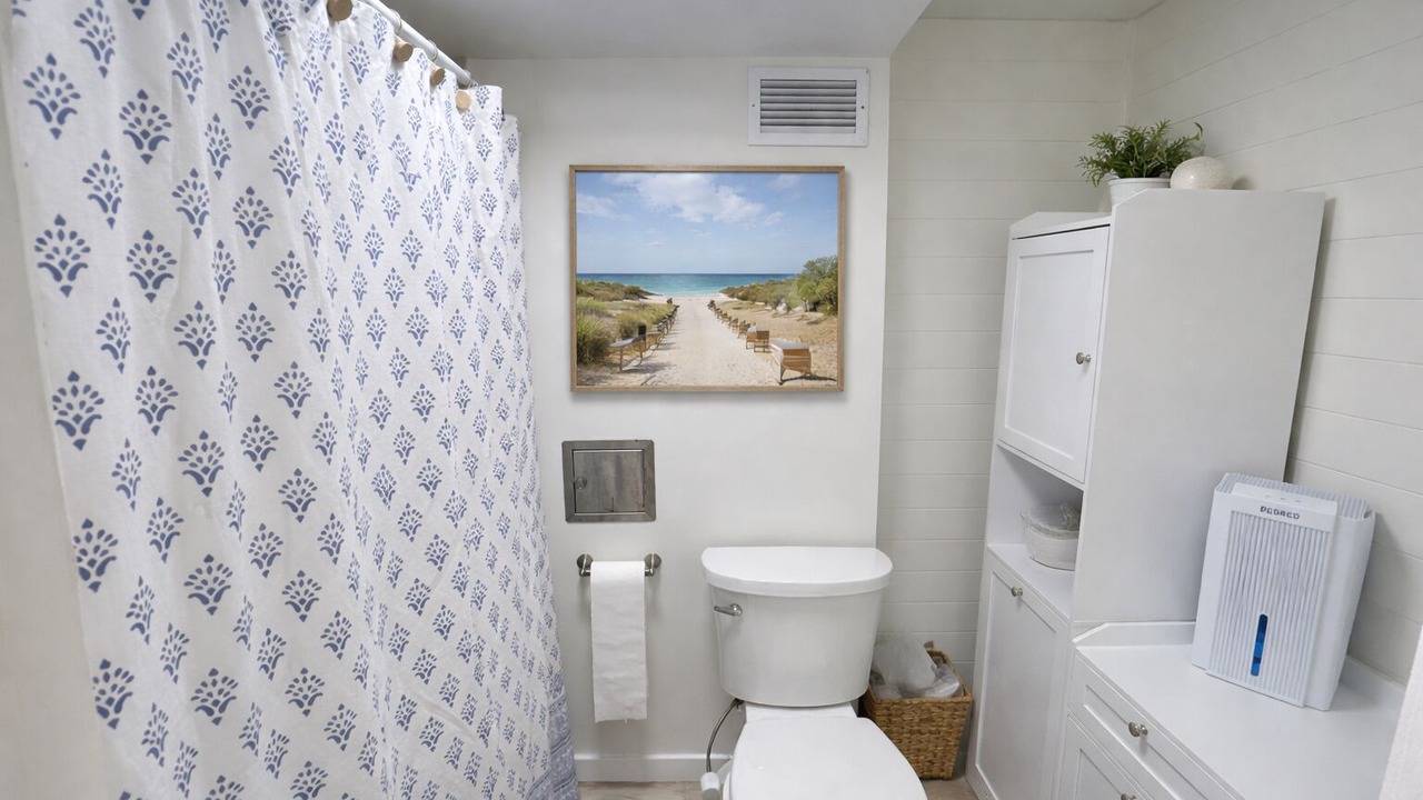 Photo of Bathroom in Punaluu