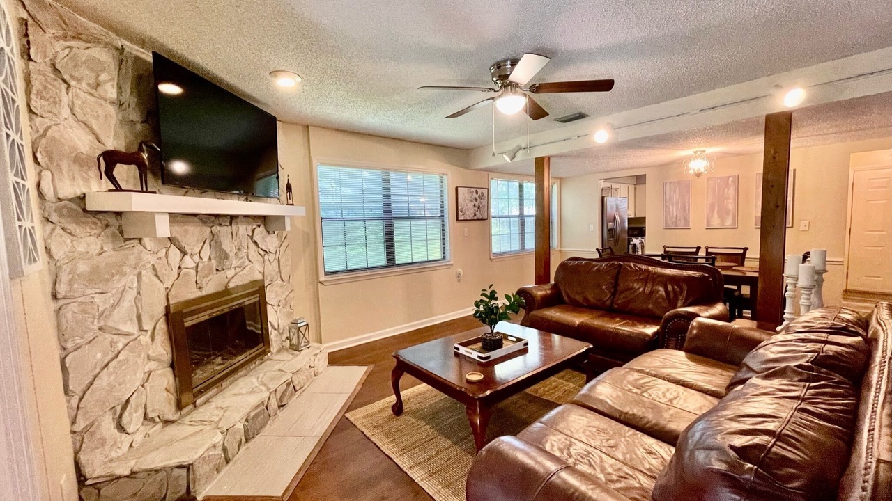 Photo of Livingroom in Brooksville