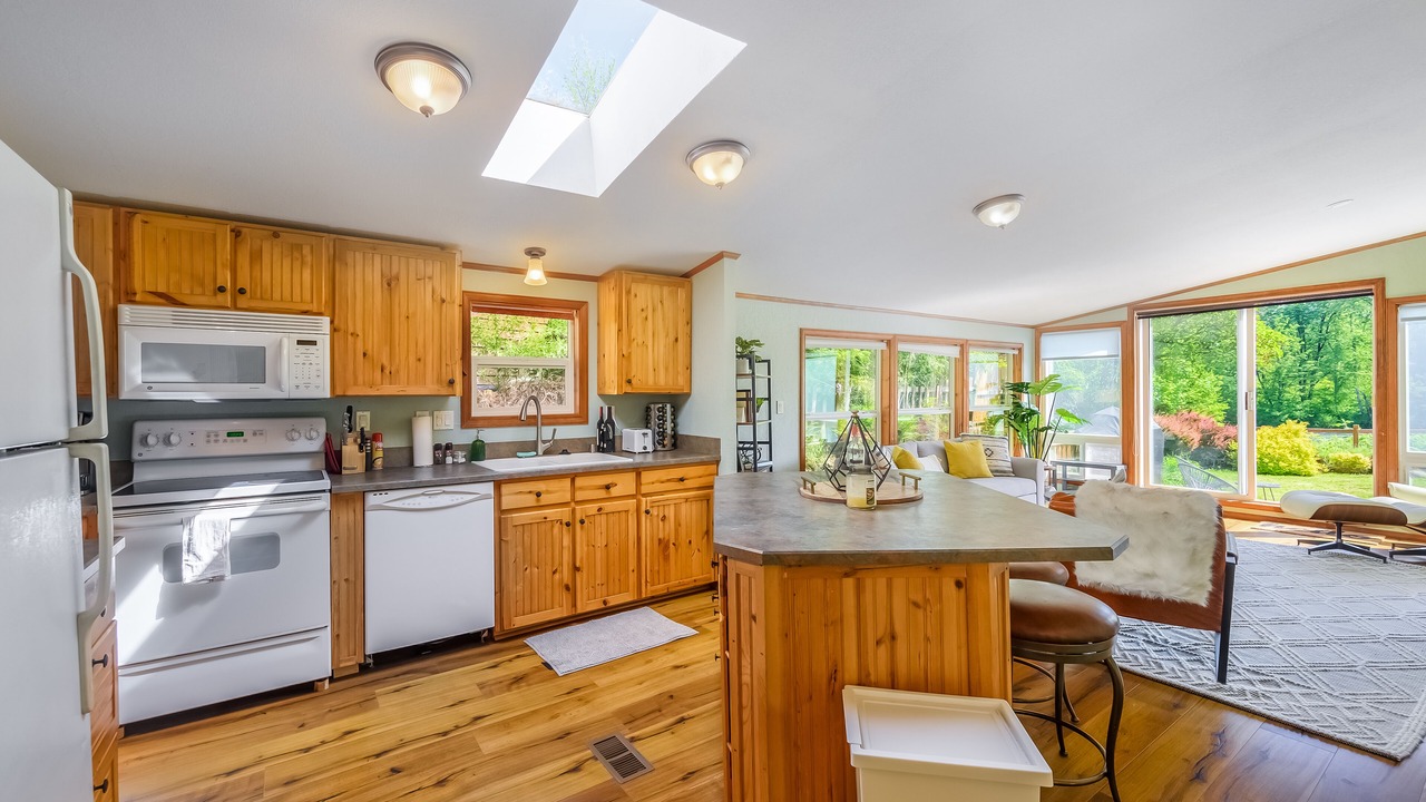 Photo of Kitchen in Gold Bar