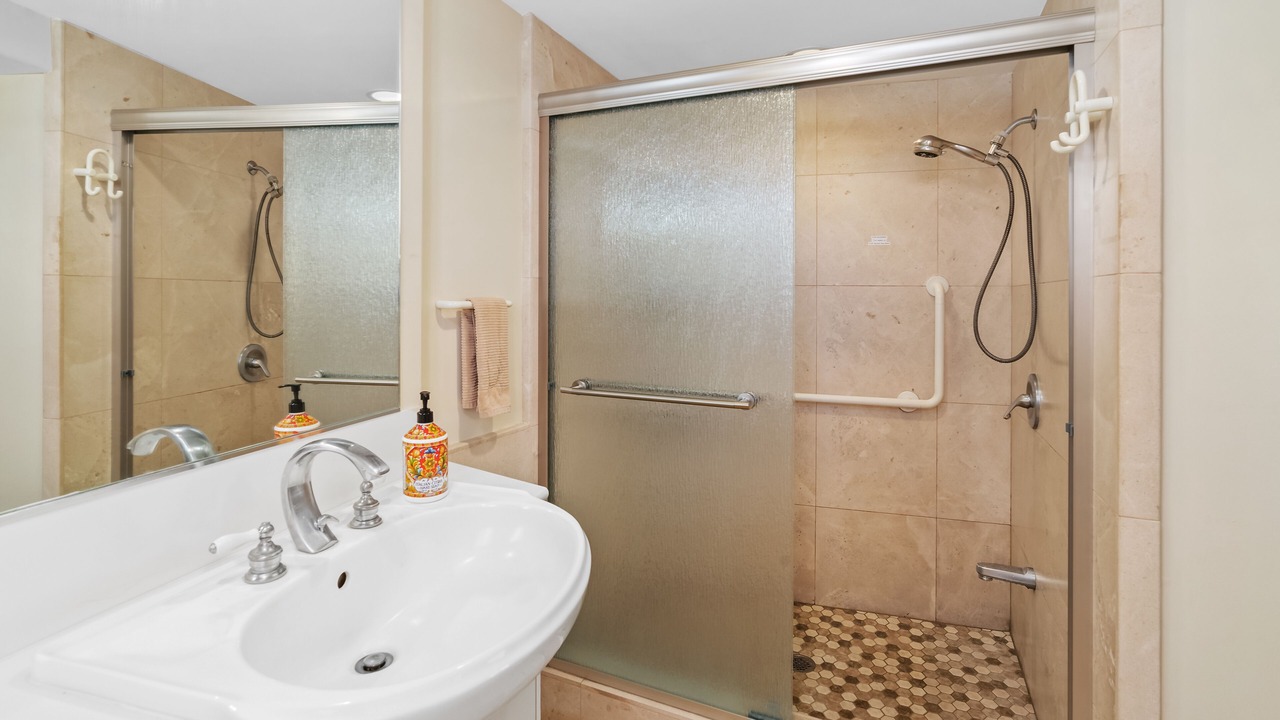 Photo of Bathroom in Poipu