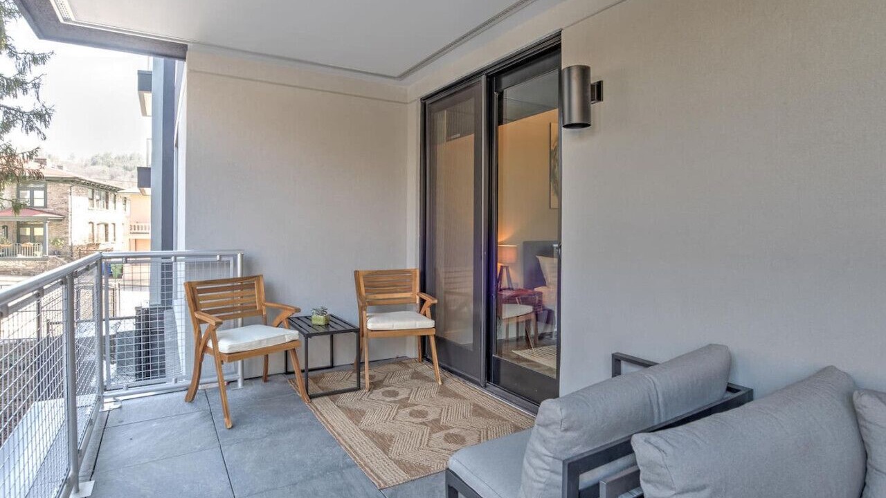 Photo of Patio Balcony in East End - Valley Street